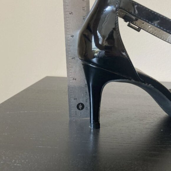 EUC Bandolino Womens Size 8.5 Ginata Buckle Pointed Toe Pump Heels Black Glossy - Picture 7 of 8